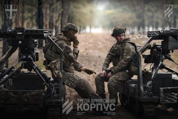 Ukrainian soldiers of the 3rd Assault Corps operate Droid TW 12.7 reconnaissance and strike ground robotic systems, equipped with machine guns. (Source: 3rd Assault Corps)