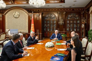 Keith Kellogg Discusses War in Ukraine With Lukashenko During Rare US Visit to Minsk