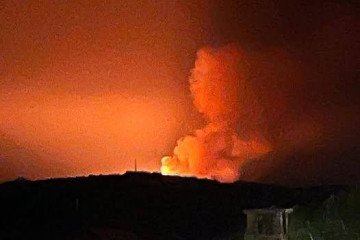 A major fire burns at an ammunition warehouse operated by Bulgarian arms manufacturer EMCO near Gorni Varpishta in Bulgaria’s Gabrovo region. Illustrative photo.(Source: DD_Geopolitics/X)