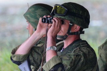 Moscú coloca a trabajadores de servicios públicos en los tejados para detectar drones ucranianos antes del Día de la Victoria