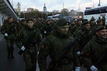 Russian military officers and cadets gather to rehearse for the Red Square Military Parade on April 29, 2026 in Moscow, Russia. Illustrative photo. (Source: Getty Images)