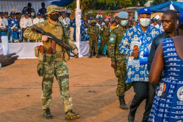 Russian security forces taking measures around the site at UCATEX Stadium for his election meeting, ahead of the presidential elections in Bangui, Central African Republic. (Source: Getty Images)
