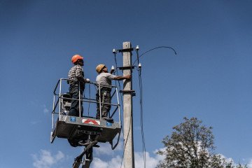 Electricians repair damaged power lines in a residential area on August 22, 2026, in Sumy, Ukraine. Illustrative image. Electricians repair damaged power lines in a residential area on August 22, 2026, in Sumy, Ukraine. Illustrative image.