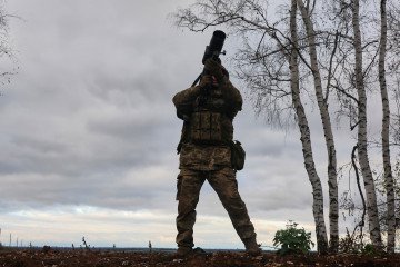 A soldier from the anti-aircraft missile artillery division of Ukraine's 125th Separate Heavy Mechanized Brigade in the Kharkiv region, Ukraine, on November 13, 2025. Illustrative photo. (Source: Getty Images)