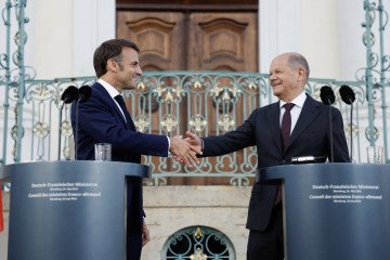 Macron and Scholz Support Ukraine’s Right to Strike Military Positions in Russia