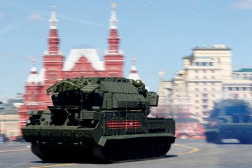 A Tor-M2U anti-aircraft missile system drives during the rehearsal for a military parade at the Red Sqaure in Moscow, Russia, on May 7, 2017. Illustrative photo. (Source: Getty Images)