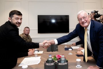 Zelenskyy y el enviado de EE.UU. Kellogg debaten sobre armas, sanciones y cooperación en materia de defensa