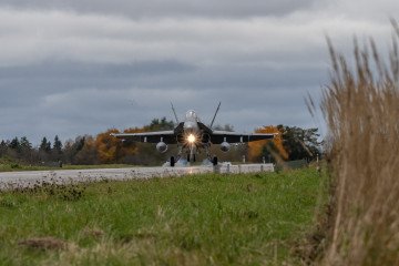 Canadian CF-188 Hornet landing on a Jägala–Käravete (Piibe) highway in Estonia, October 14, 2025. (Source: Royal Canadian Air Force/X)