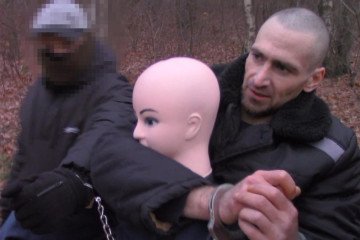 Andrey Kiyko, known in Russian media as the “Sosnovka Maniac,” during a police reconstruction of attacks linked to a series of murders and sexual assaults in St. Petersburg in the 2000s. (Source: Russian media/video screenshot) Andrey Kiyko, known in Russian media as the “Sosnovka Maniac,” during a police reconstruction of attacks linked to a series of murders and sexual assaults in St. Petersburg in the 2000s. (Source: Russian media/video screenshot)