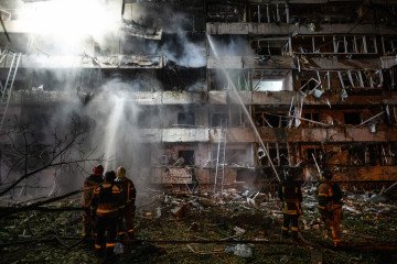 Ukrainian firefighters extinguish a blaze at the site of a Russian missile strike at an apartment building in Kyiv on October 14, 2026. (Source: Getty Images) Ukrainian firefighters extinguish a blaze at the site of a Russian missile strike at an apartment building in Kyiv on October 14, 2026. (Source: Getty Images)