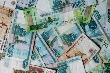Ruble notes of different denominations lie on a table. (Source: Getty Images)