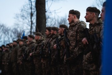 Ukrainian servicemembers stand in formation during a commemoration ceremony in Kyiv on March 7, 2026. Illustrative photo.  (Source: Getty Images)