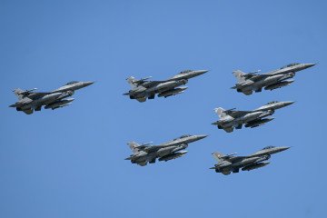A squadron of Polish Air Force F-16CJ Fighting Falcon jets soars over Warsaw during the Armed Forces Day parade, honoring Poland's 1920 victory over the Soviet Red Army on August 15, 2025. Illustrative photo. (Source: Getty Images)
