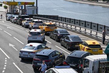 People queue to refuel their cars at a Rosneft gas station in Moscow on July 3, 2026. (Source: Getty Images) People queue to refuel their cars at a Rosneft gas station in Moscow on July 3, 2026. (Source: Getty Images)
