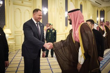 Ukrainian Officials Arrive in Saudi Arabia for High-Stakes U.S. Talks