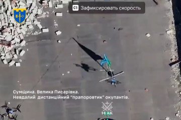 A Ukrainian drone approaches a Russian paratrooper flag dropped on a building in Velyka Pysarivka. (Source: 14th Army Corps)