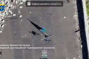 A Ukrainian drone approaches a Russian paratrooper flag dropped on a building in Velyka Pysarivka. (Source: 14th Army Corps)