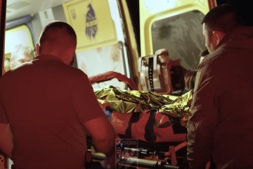 Azov Medics Use Drone to Deliver Blood in Battlefield Rescue Under Fire, Video Azov Medics Use Drone to Deliver Blood in Battlefield Rescue Under Fire, Video