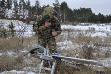 A Russian serviceman from the “Rubikon” drone unit prepares a fixed-wing UAV for launch in a snow-covered field. (Source: Rubikon) A Russian serviceman from the “Rubikon” drone unit prepares a fixed-wing UAV for launch in a snow-covered field. (Source: Rubikon)