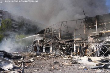 Russian forces attack Zaporizhzhia with guided aerial bombs and drones. (Source: National Police, Zaporizhzhia Regional Military Administration)