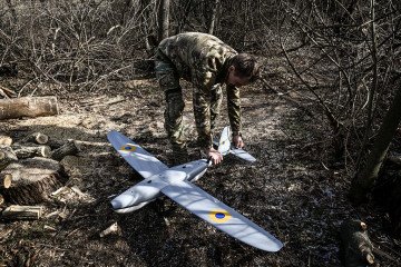 A soldier prepares to launch an RQ-35 Heidrun drone used for reconnaissance and artillery fire correction in the Zaporizhzhia direction in Ukraine. (Source: Getty Images)