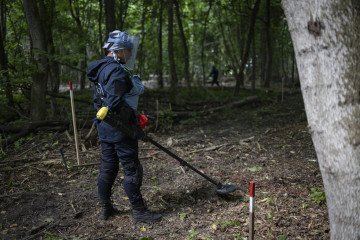 Ukraine to Receive New Humanitarian Aid Package From Slovakia Including Demining Vehicles