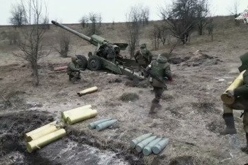 Russian troops operate a 2A36 Giatsint-B 152 mm towed howitzer at a firing position. (Source: Russian Defense Ministry) Russian troops operate a 2A36 Giatsint-B 152 mm towed howitzer at a firing position. (Source: Russian Defense Ministry)