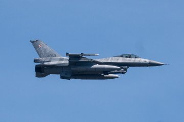 A Polish Air Force F-16 Fighting Falcon fighter jet flies over the city during the Polish Armed Forces Day military parade in Warsaw, Poland on August 15, 2026. Illustrative photo. (Source: Getty Images) A Polish Air Force F-16 Fighting Falcon fighter jet flies over the city during the Polish Armed Forces Day military parade in Warsaw, Poland on August 15, 2026. Illustrative photo. (Source: Getty Images)