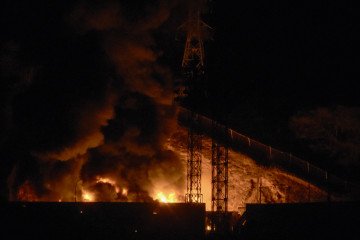 Fire burns at Fuerte Tiuna, Venezuela’s largest military complex, following a series of explosions in Caracas on January 3, 2026, amid reports of aircraft activity over the city. (Source: Getty Images) Fire burns at Fuerte Tiuna, Venezuela’s largest military complex, following a series of explosions in Caracas on January 3, 2026, amid reports of aircraft activity over the city. (Source: Getty Images)