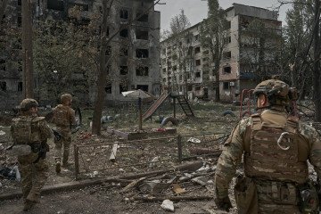 Evacuación de civiles por la unidad policial ucraniana “Ángeles Blancos” en Pokrovsk, región de Donetsk, 19 de junio de 2025. (Fuente: Getty Images)