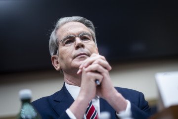 El Secretario del Tesoro de EE.UU., Bessent, califica a Putin de criminal de guerra y afirma que la diplomacia sigue siendo necesaria