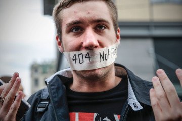 A man gestures during a protest in Moscow on August 26, 2017. Illustraive photo. (Source: Getty Images)
