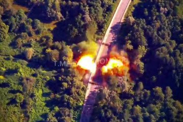 Ukrainian FPV Drone Blows Up Russian-Mined Bridge in Bryansk, Video Ukrainian FPV Drone Blows Up Russian-Mined Bridge in Bryansk, Video
