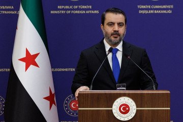 Syria Halts Moscow Agreements Signed Under Assad, Seeking “Balanced Diplomacy”