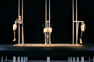 Nikita Kadan’s installation “A New Integrity”: kinetic objects made of prostheses. (Photo: Louis Beaudemont/UNITED24 Media)