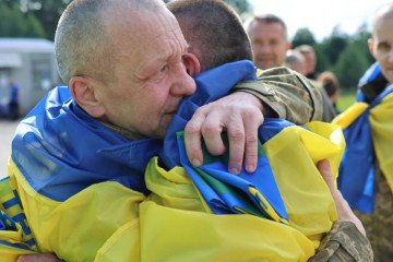 Ukraine Returns Young and Wounded Soldiers From Russian Captivity in New POW Swap