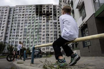 Boys look at a heavily damaged residential building following a Russian strike in Kyiv on September 1, 2026. Illustrative photo. (Source: Getty Images) Boys look at a heavily damaged residential building following a Russian strike in Kyiv on September 1, 2026. Illustrative photo. (Source: Getty Images)