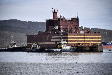 Russia’s floating nuclear power plant Akademik Lomonosov is towed to the Atomflot base in Murmansk on May 19, 2018. (Source: Getty Images)