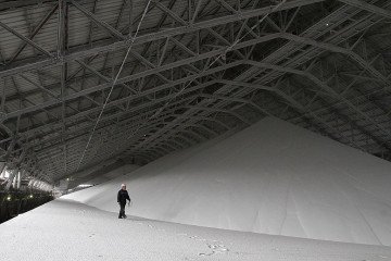 An employee walks across stores of granulated carbamide fertilizer at OAO EuroChem, Russia’s largest producer of nitrogen fertilizers, in Novomoskovsk, Tula region, Russia. (Source: Getty Images)