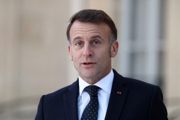 French President Emmanuel Macron greets leaders at the Elysee Palace on January 06, 2026 in Paris, France. (Photo: Tom Nicholson/Getty Images)