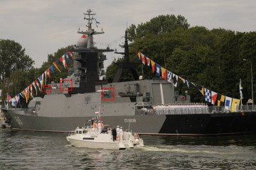 Russia's Project 20380 corvette Stoikiy with additional machine gun mounts (highlighted in red) installed for defense against uncrewed surface vessels. (Source: Voyennyy Osvedomitel)