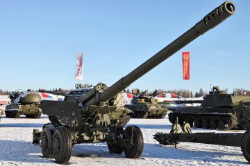 Ukrainian Forces Target Russian 2A36 Giatsint-B Guns With Fiber-Optic FPV Drones, Video Ukrainian Forces Target Russian 2A36 Giatsint-B Guns With Fiber-Optic FPV Drones, Video