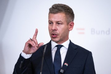 El primer ministro de Hungría, Péter Magyar, y el canciller de Austria, Christian Stocker, analizan la seguridad regional en Viena en mayo de 2026. El primer ministro húngaro Péter Magyar y el canciller Christian Stocker durante una conferencia de prensa en la Cancillería Federal de Austria en mayo de 2026.