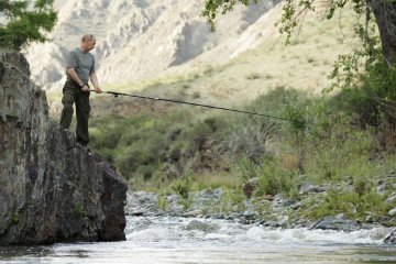 Russian leader Vladimir Putin fishes during his vacation outside the town of Kyzyl in Southern Siberia on August 3, 2009. Russian leader Vladimir Putin fishes during his vacation outside the town of Kyzyl in Southern Siberia on August 3, 2009.
