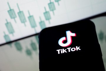 A TikTok logo displayed on a smartphone screen, illustrating the platform’s role in online recruitment campaigns. (Source: Getty Images)