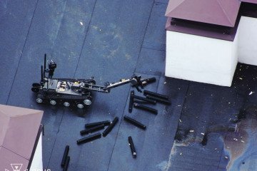 Ukrainian demining robot working on the roof of a residential house in Vyshhorod, Kyiv region, November 30, 2025. (Source: SES)