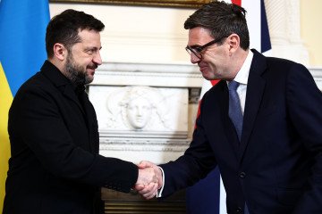 Britain's Prime Minister Andy Burnham shakes hands with Ukraine's President Volodymyr Zelenskyy during a meeting at 10 Downing Street on October 14 in London, England. (Source: Getty Images) Britain's Prime Minister Andy Burnham shakes hands with Ukraine's President Volodymyr Zelenskyy during a meeting at 10 Downing Street on October 14 in London, England. (Source: Getty Images)