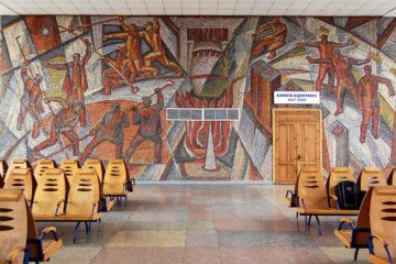 Russia Dismantles Iconic Ukrainian 'Metallurgists' Mosaic from Mariupol Railway Station