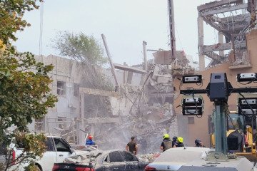 Daños estructurales en la zona industrial de Kryvyi Rih tras el impacto de misiles balísticos lanzados por el ejército ruso.