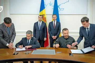 Ukrainian Defence Minister Evgeniy Khmara and Moldovan Defence Minister Anatolie Nosatîi sign a five-year military-technical cooperation agreement. (Source: Ukraine’s Ministry of Defence)